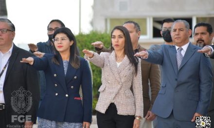 Fiscal General encabeza ceremonia de honores a la bandera