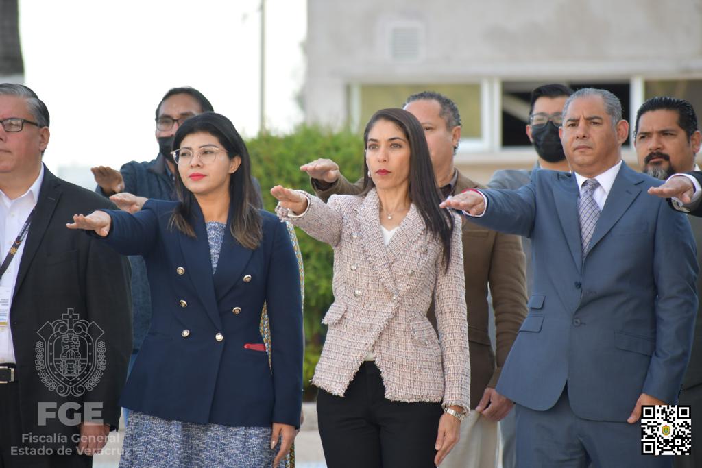 Fiscal General encabeza ceremonia de honores a la bandera