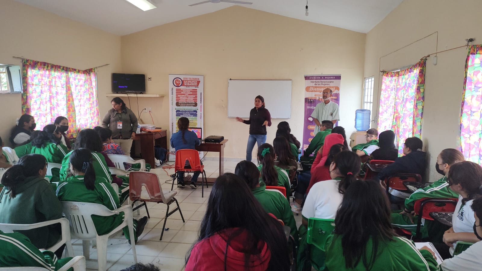 Tecolutla: Plática «Violencia Digital»