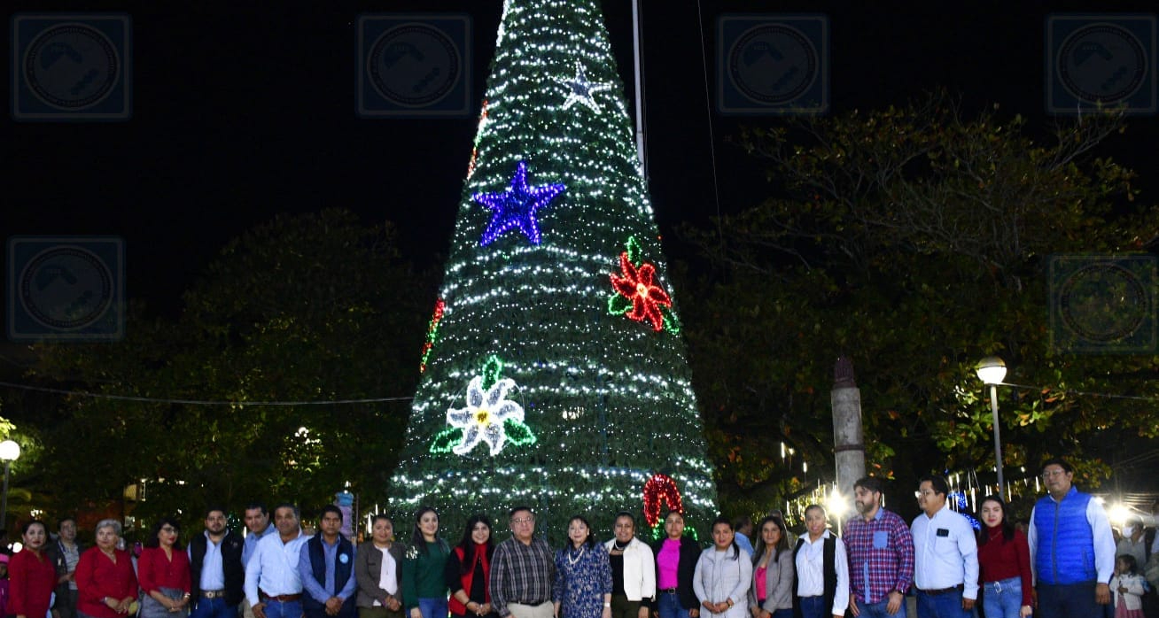 Tantoyuca: Brillante inicio de festividades decembrinas con encendido del Árbol Navideño realizó alcalde JGA
