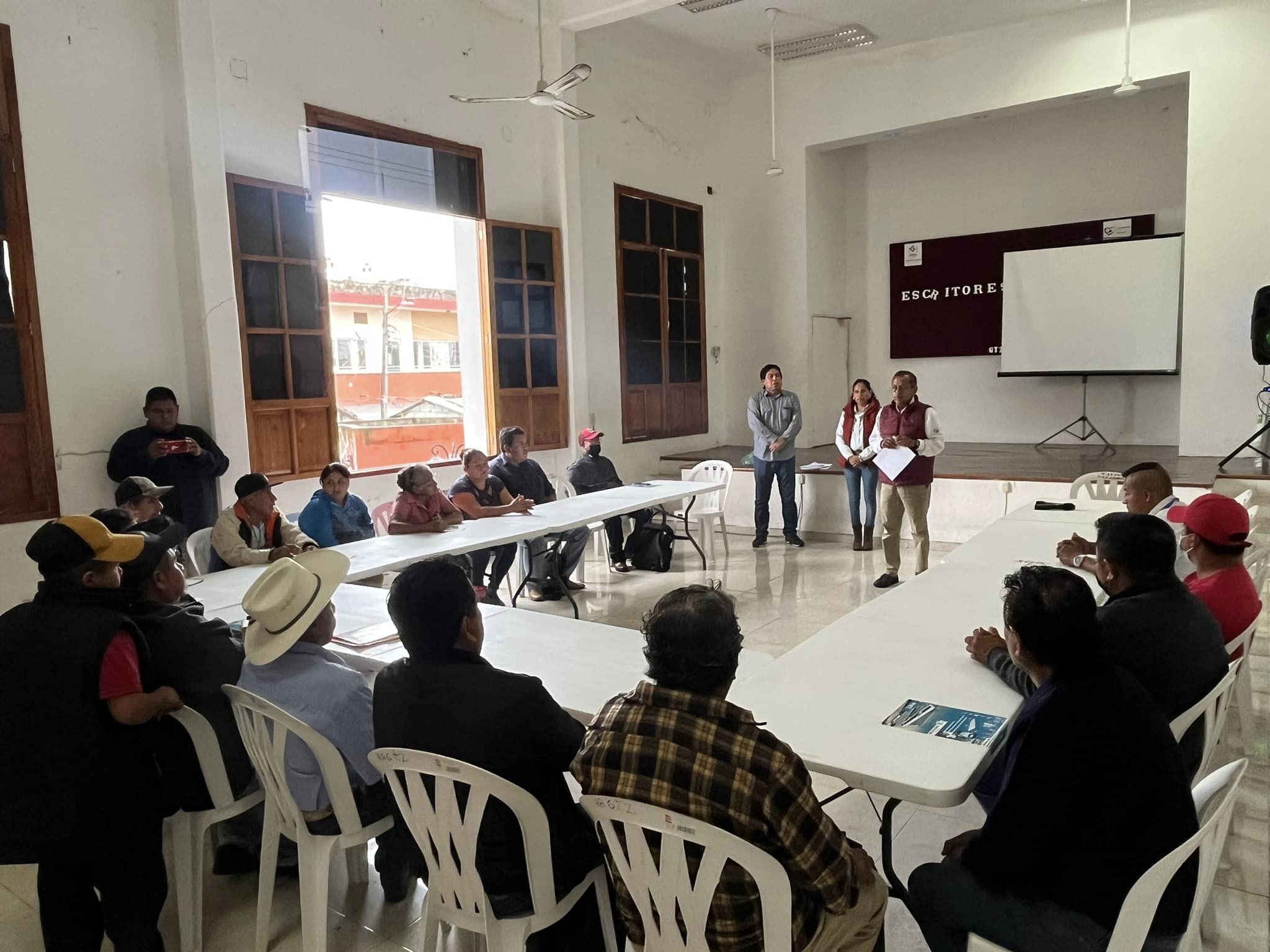 Gutiérrez Zamora: Reunión para participar en el Catálogo Nacional de Pueblos y Comunidades Indígenas y Afromexicanas