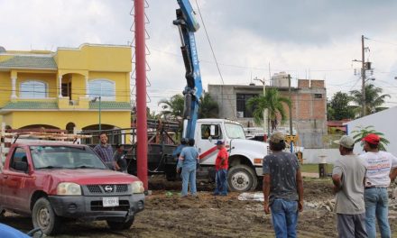 Coatzintla: Ritual al universo y a la madre tierra realizan voladores al plantar el tradicional palo