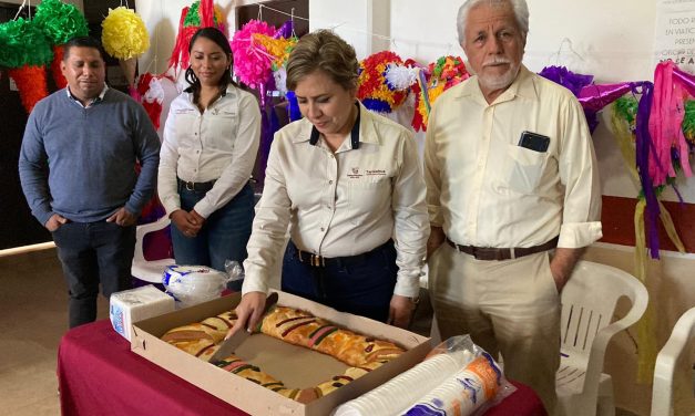 Tamiahua: Los Reyes Magos visitaron a los adultos mayores de Hilos de Plata