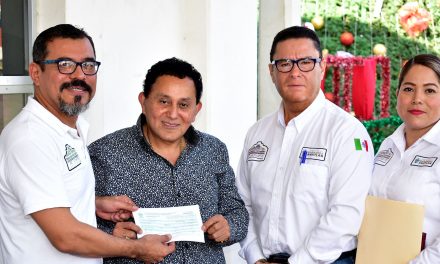 Naranjos: Cumple alcalde José Luis Banda Cruz con el pago de impuesto predial 2023