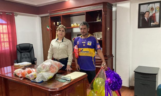 Tamiahua: Entrega de dulces y piñatas para este Día de Reyes