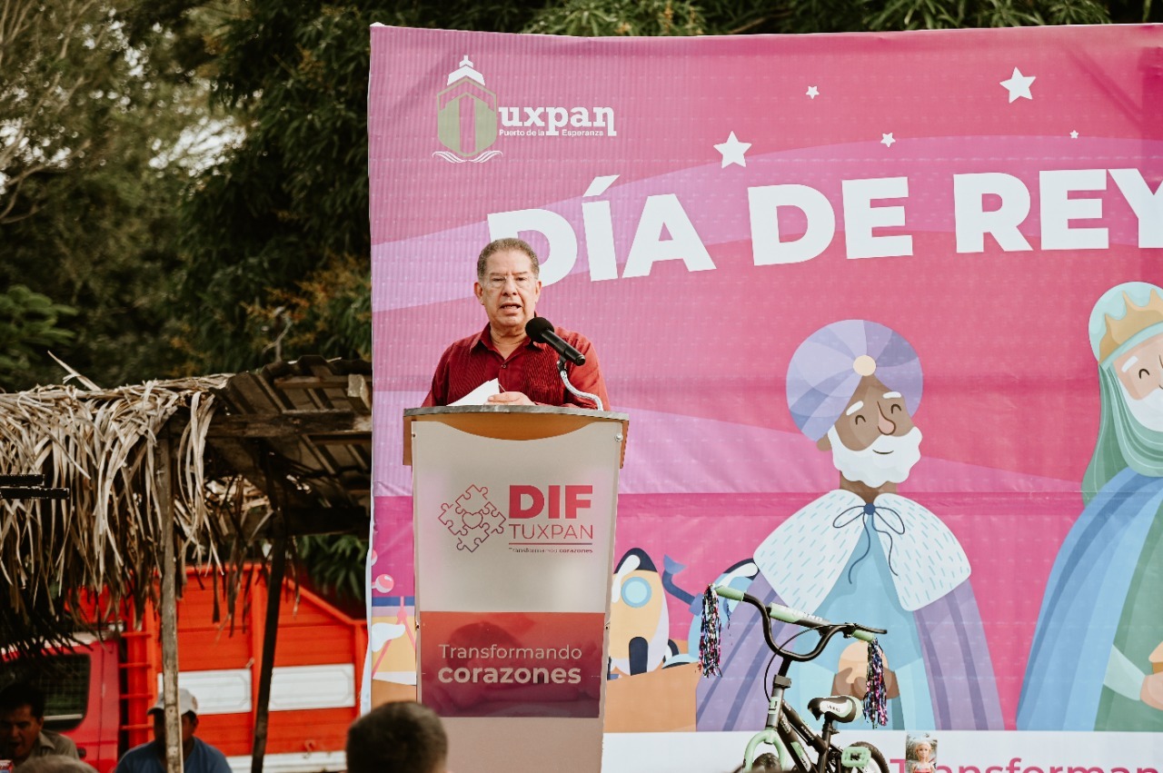 LLEGAN REYES MAGOS A COMUNIDADES DE TUXPAN CON UN CARGAMENTO DE JUGUETES Y MUCHA ALEGRÍA
