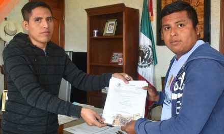 Tepetzintla: Entrega de apoyo de uniformes deportivos