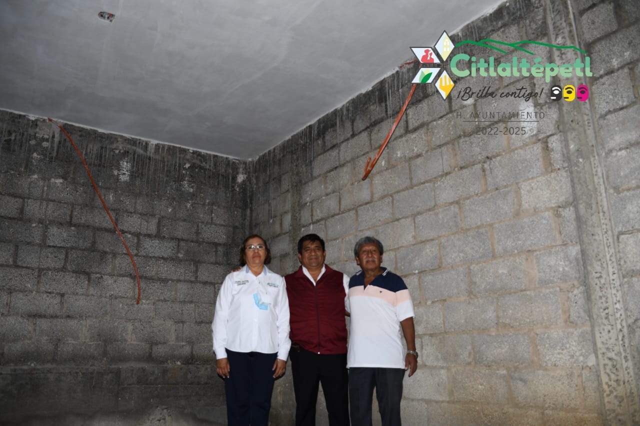 Citlaltépetl: Alcalde inaugura la construcción de techos firmes