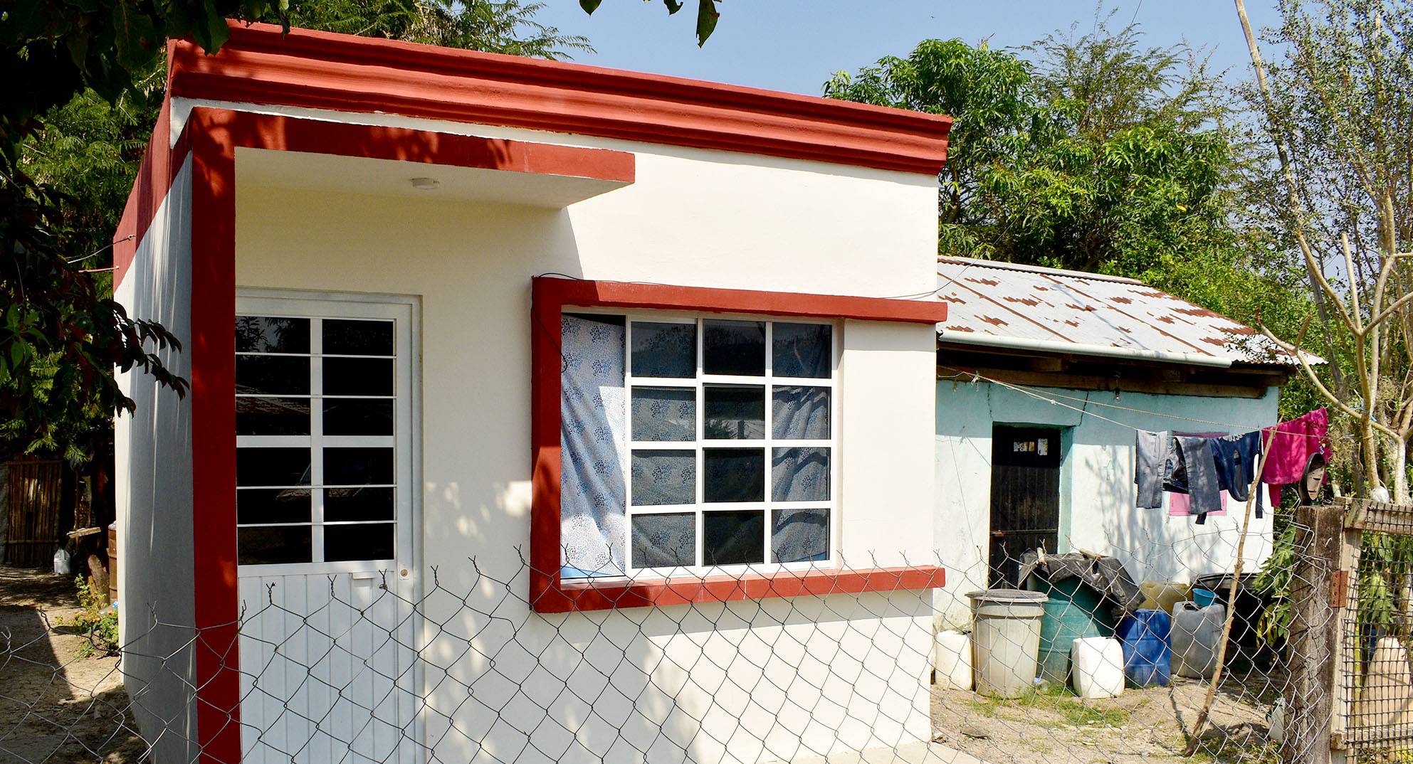 Naranjos: Alcalde entrega cuartos dormitorios en la comunidad del aguacate
