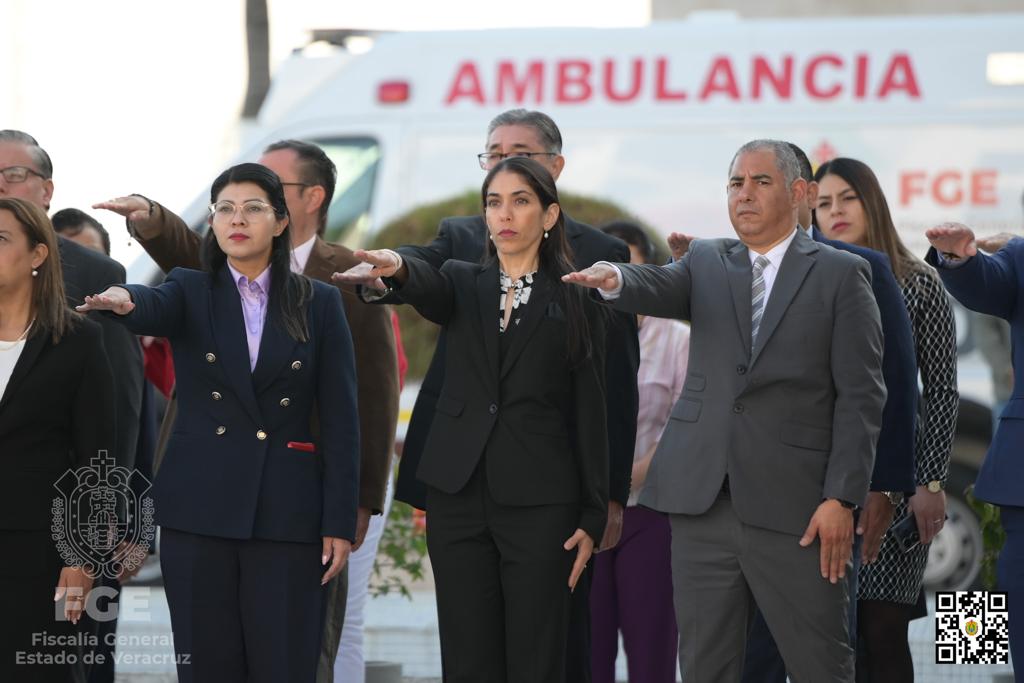 Fiscal general encabeza ceremonia de honores a la bandera en oficinas centrales