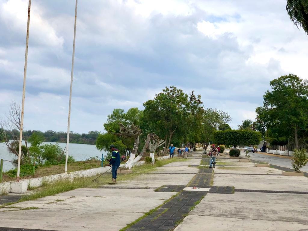 Pánuco: Mantenimiento y limpieza de áreas recreativas en el malecón Agustín Lara
