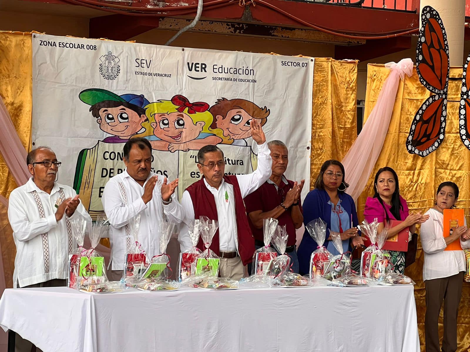 Gutiérrez Zamora: Alcalde inaugura de forma oficial el Concurso de Pequeños Escritores y Libro artesanal Veracruzano en la escuela primaria “Francisco I. Madero”