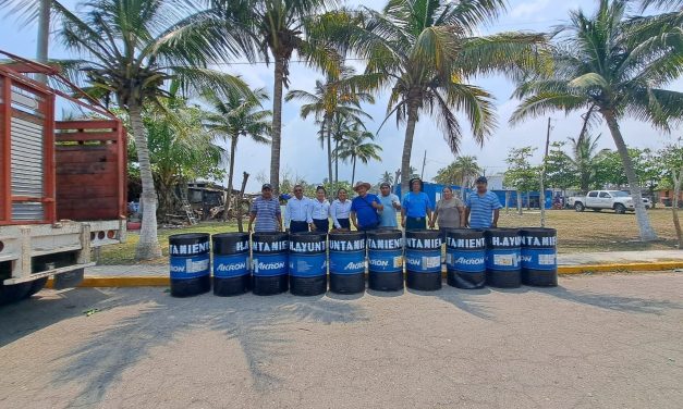 Cazones: Donación de 25 tambores de basura