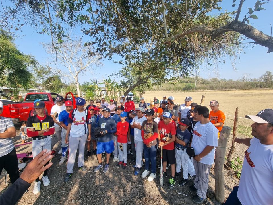 Ozuluama: Primer entrenamiento para los niños y jóvenes con la practican de Béisbol