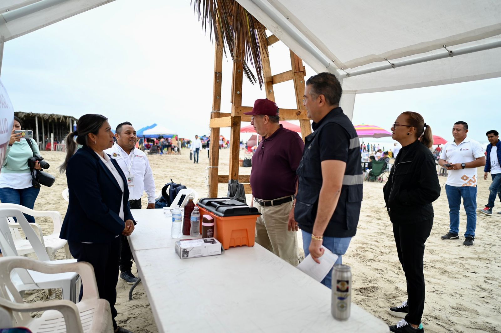 Tuxpan: Secretario de Turismo Iván Martínez Olvera y el alcalde José Manuel Pozos Castro realizaron un recorrido por la playa