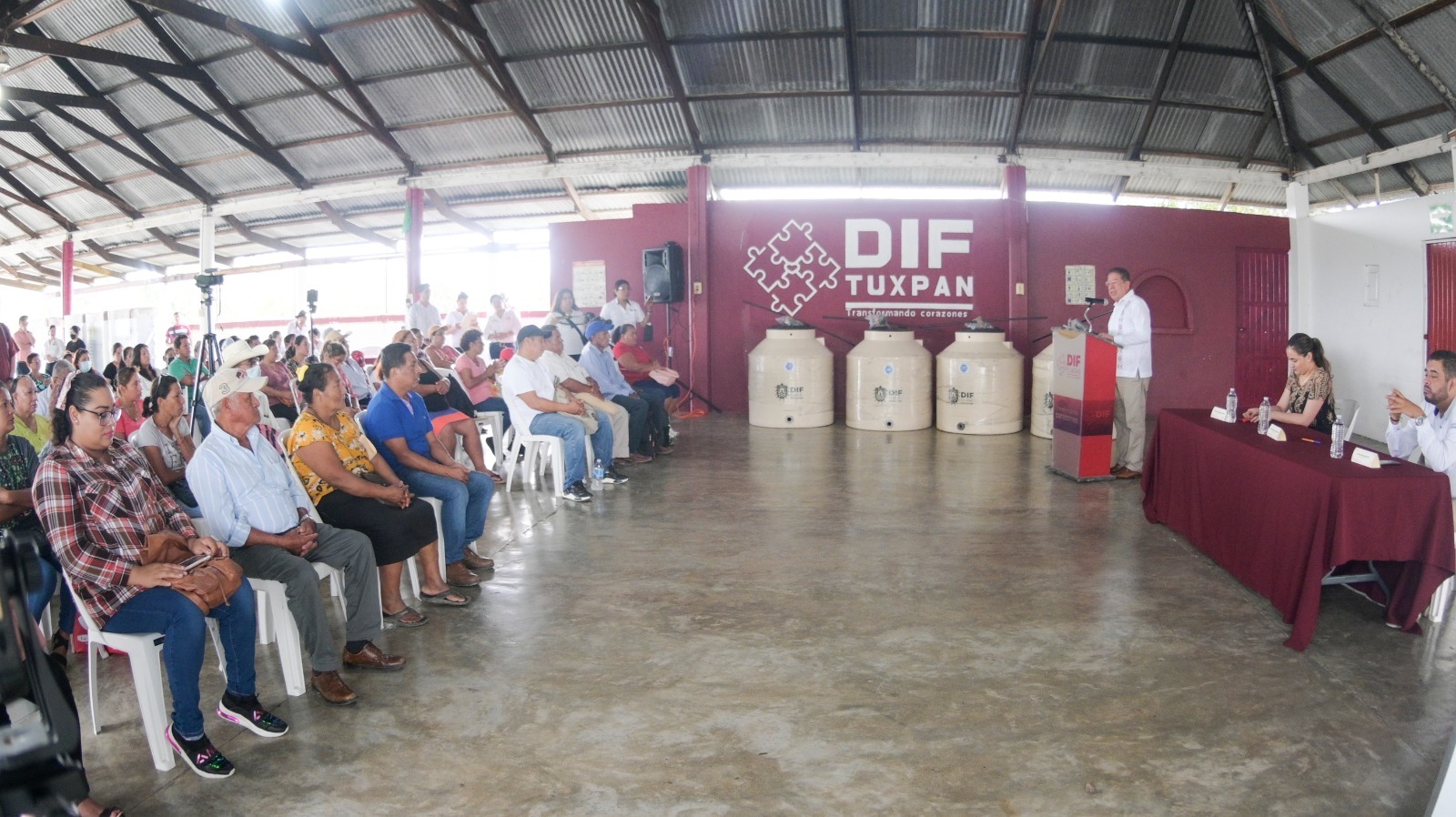 Tuxpan: Habitantes de las comunidades de Tuxpan son beneficiados con la entrega de Proyectos Productivos y Apoyos a la Vivienda