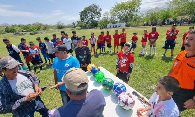 Ozuluama: Cuadrangular Infantil de Fútbol Soccer