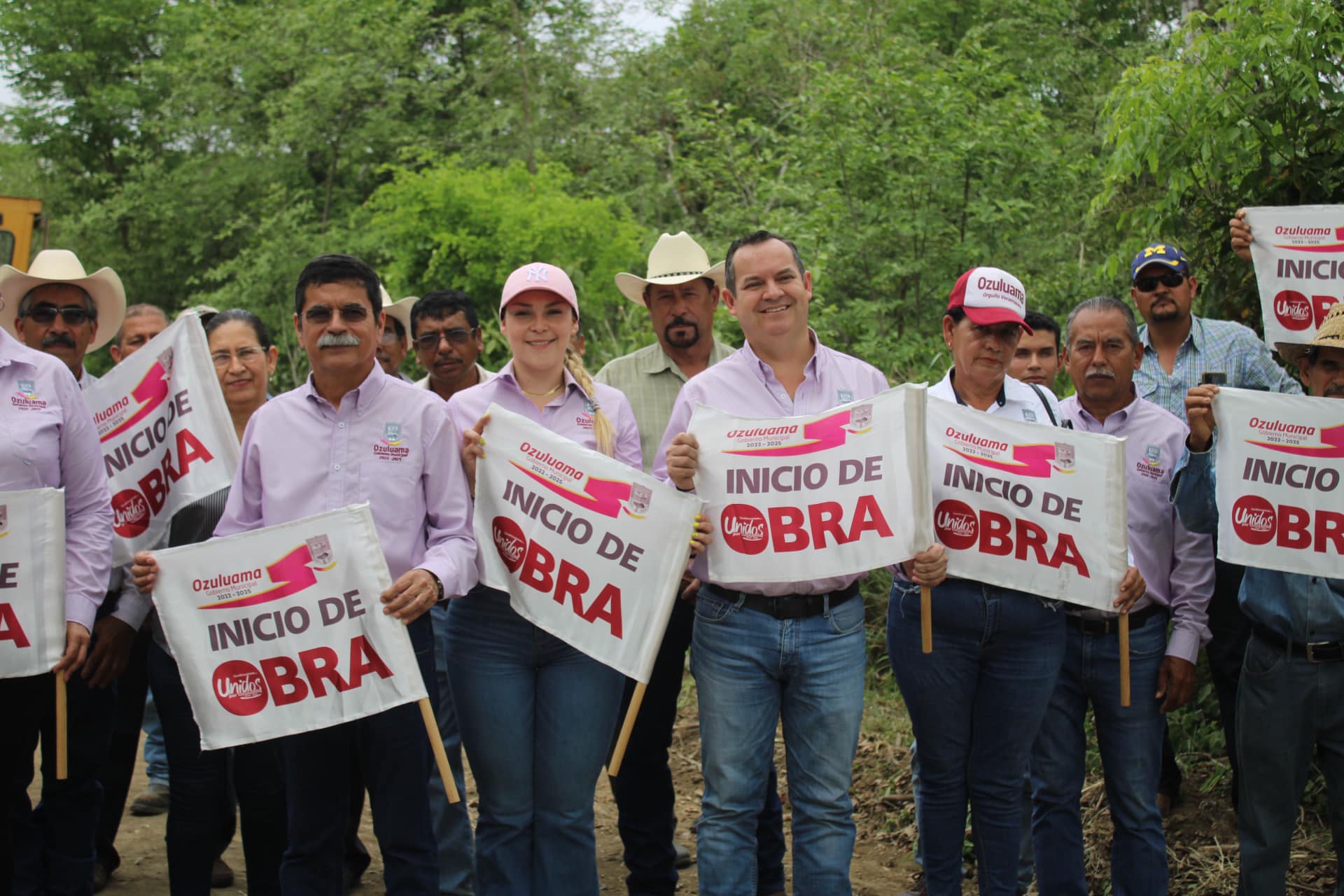 Ozuluama: Banderazo del camino los pinos al mercado