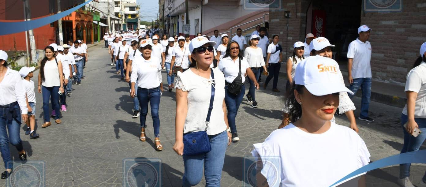 Tantoyuca: Autoridades celebran el Día del Trabajo con acto cívico y desfile