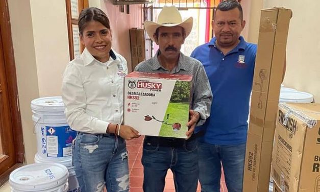 Ozuluama: Entrega de productos agropecuarios a bajo costo