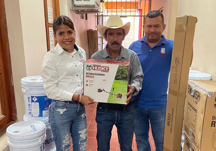 Ozuluama: Entrega de productos agropecuarios a bajo costo