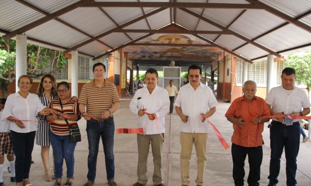 Martínez de la Torre: Rodrigo Calderón entrega otra obra en beneficio de la educación