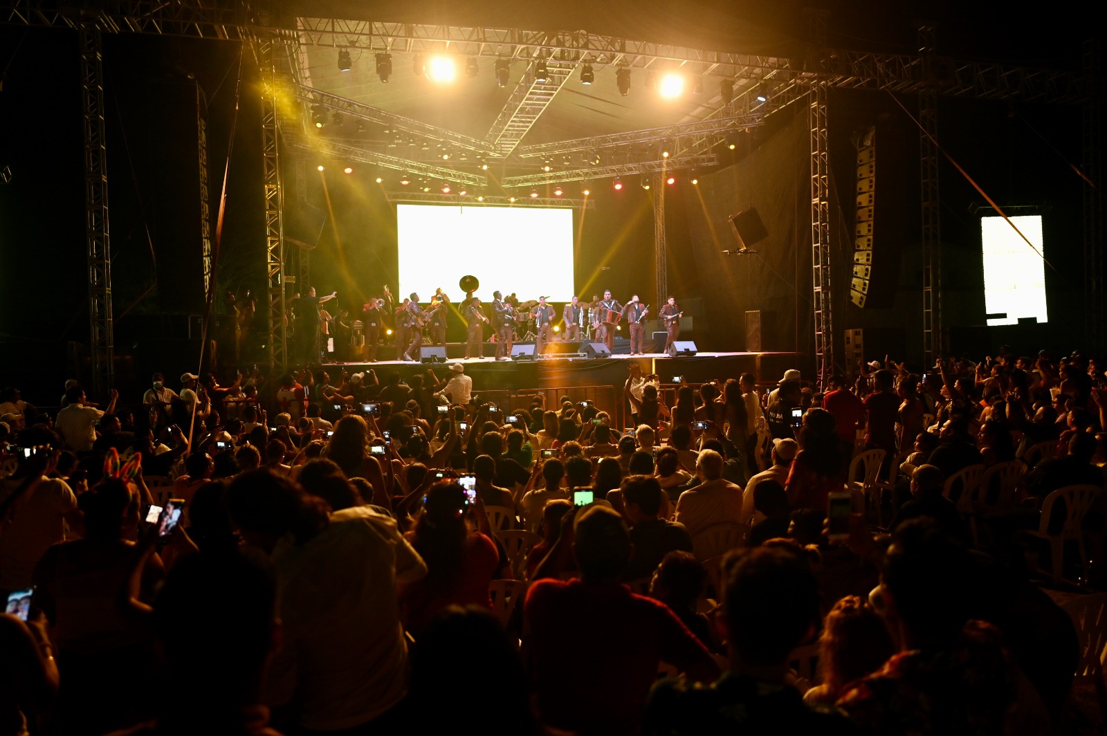 Tuxpan: Este jueves será la coronación de la Corte Real y el primer concierto masivo con Super Lamas y Aleks Syntek