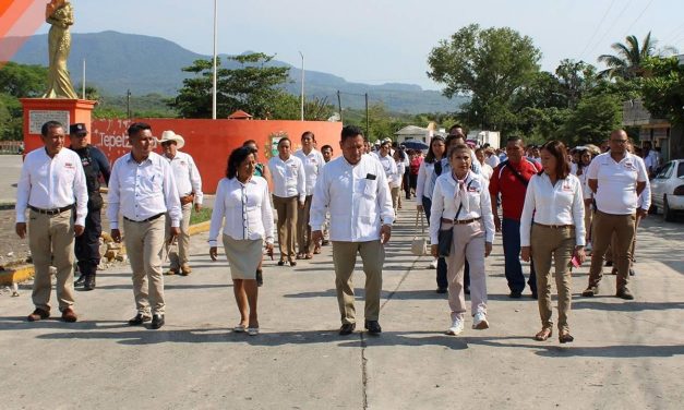 Tepetzintla: Desfile en conmemoración al 1ro de Mayo “Día del trabajo”