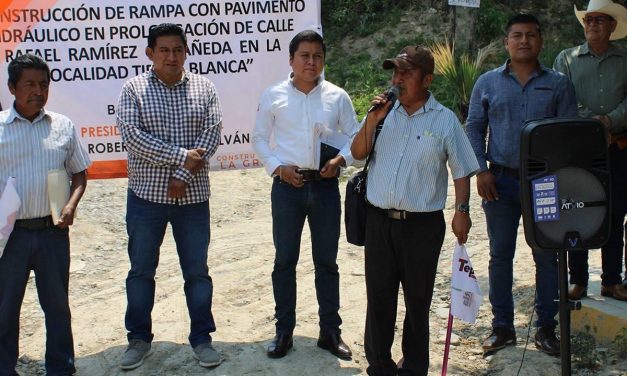 Tepetzintla: “Construcción de rampa con pavimento hidráulico en prolongación de calle Rafael Ramírez Castañeda”