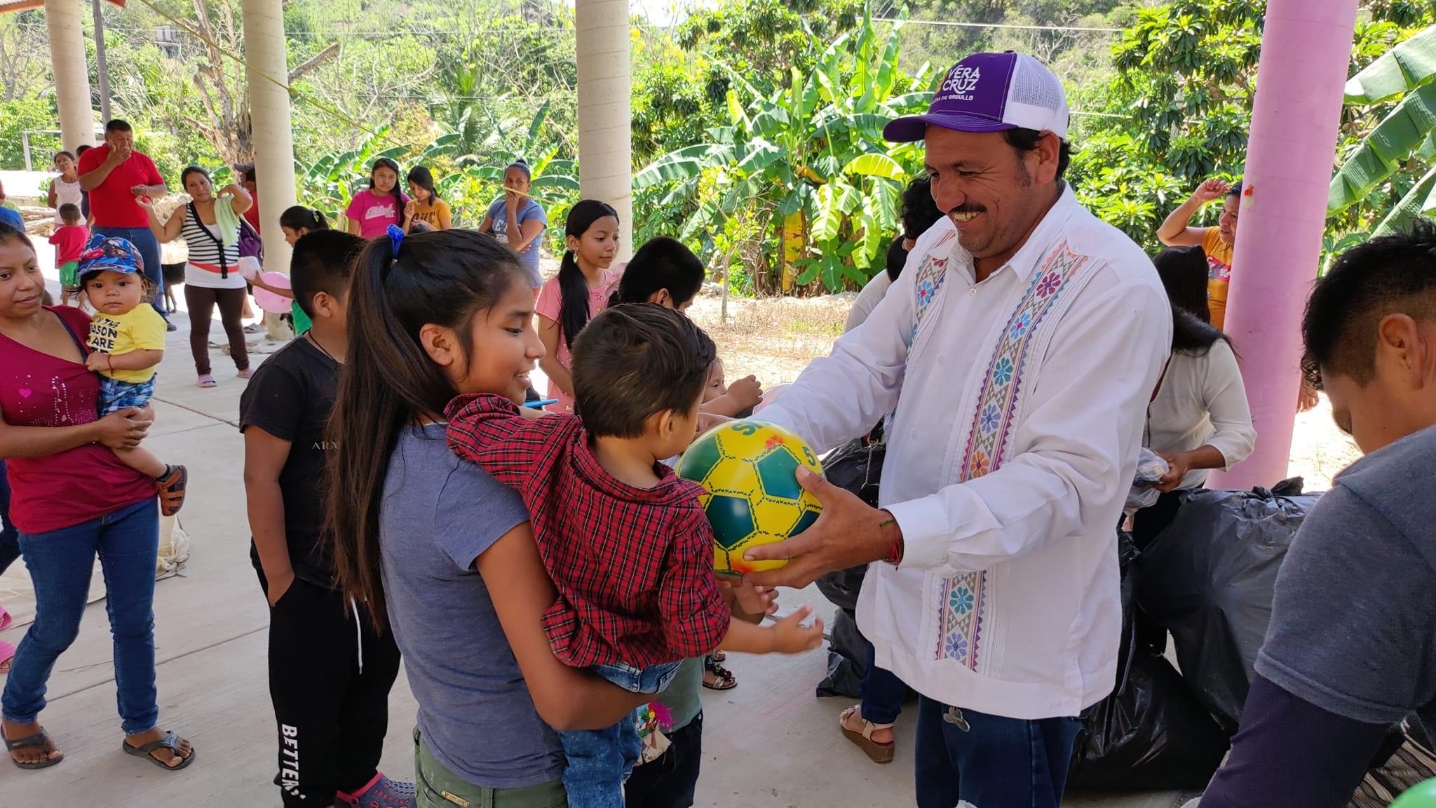 Cazones: «Día del Niño» en la comunidad de Felipe ángeles