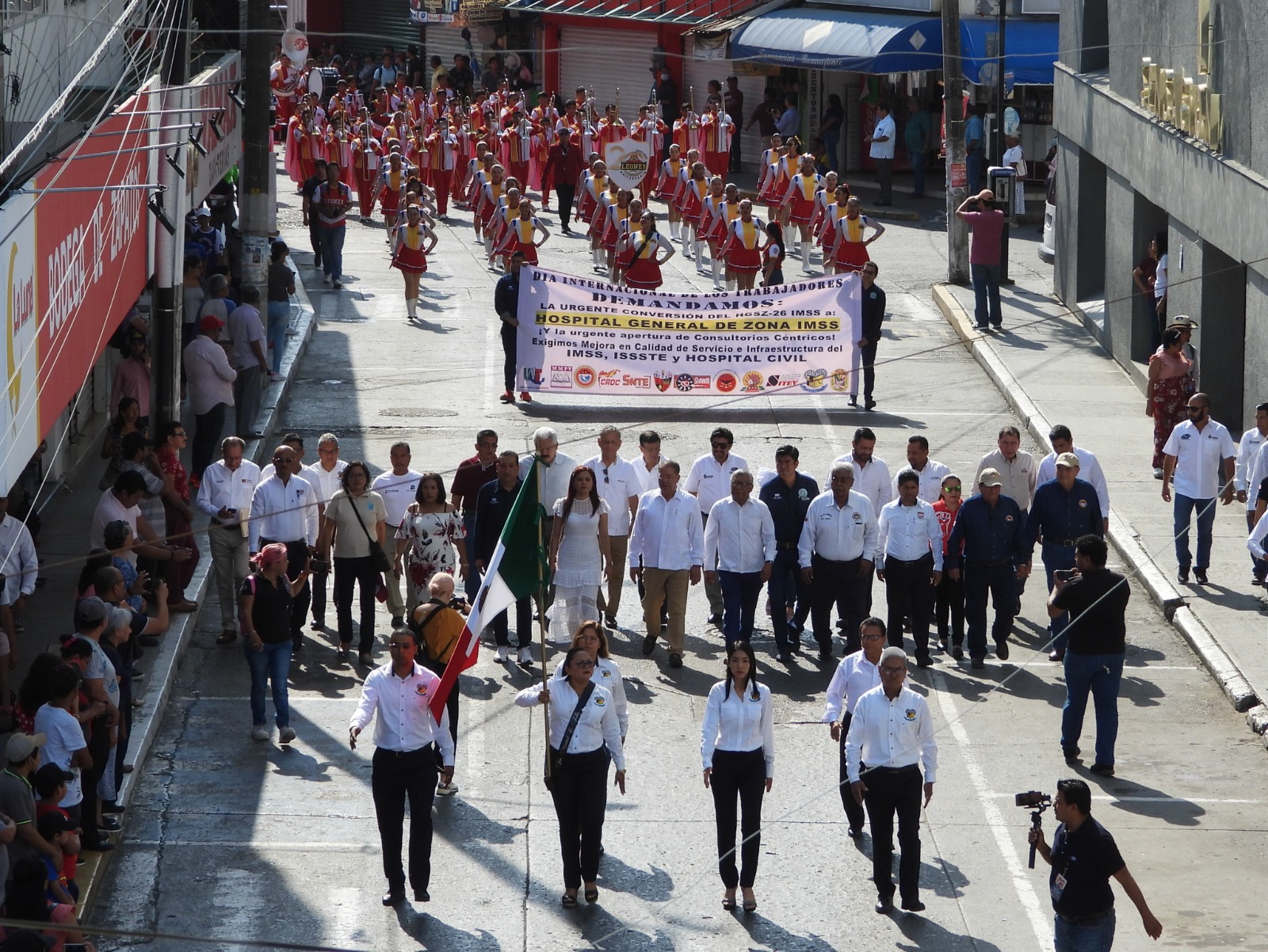TUXPAN: LA FUERZA LABORAL TUXPEÑA PARTICIPÓ EN EL DESFILE DEL “DÍA DEL TRABAJO”
