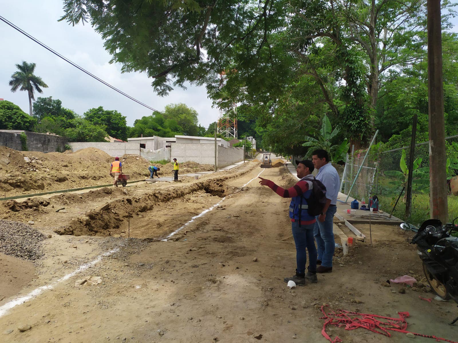 Platón Sánchez avanza con obras de pavimento hidráulico en el municipio