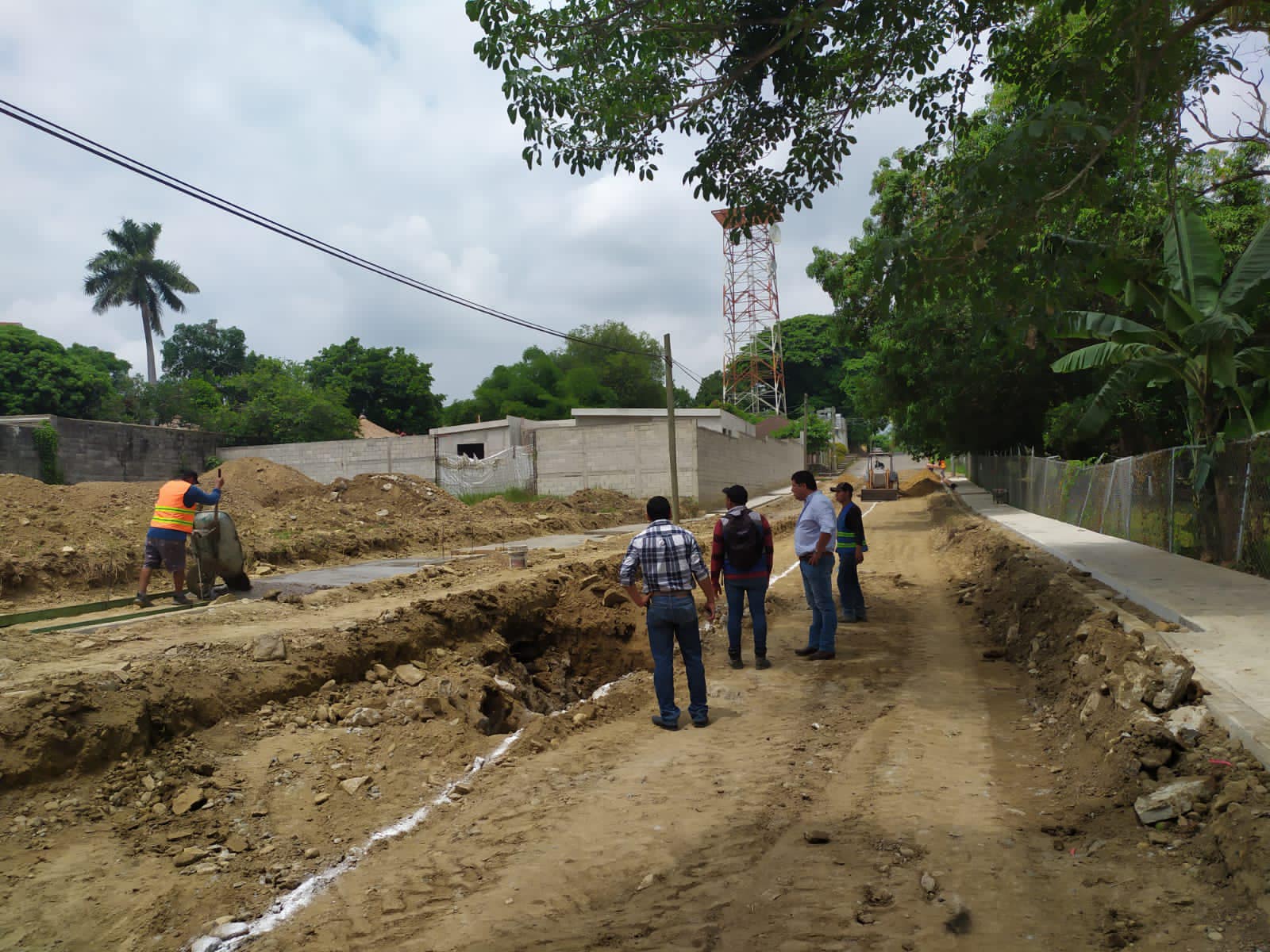 Platón Sánchez avanza con obras de pavimento hidráulico en el municipio