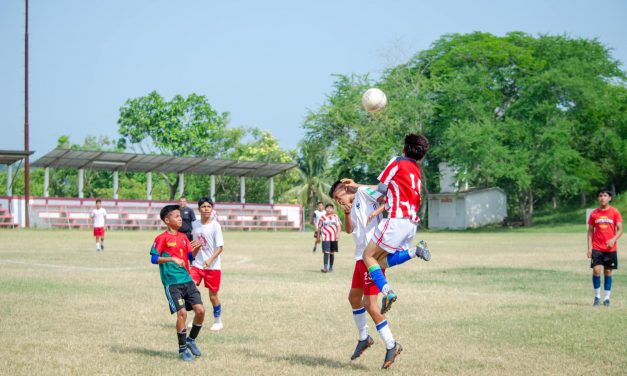 ¡El Gobierno de Guilebaldo Flores López hizo historia en Platón Sánchez al celebrar de manera extraordinaria a los jóvenes estudiantes!