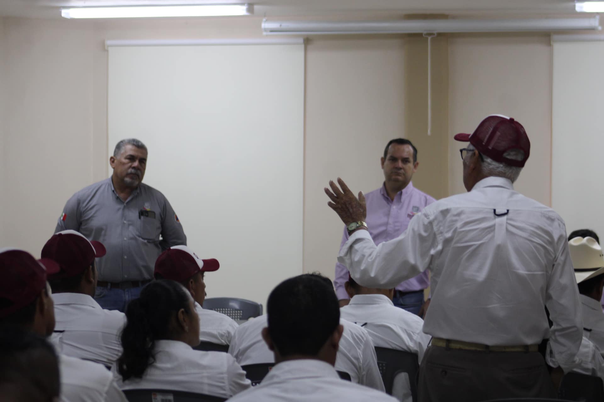 Ozuluama: Reunión con agentes municipales