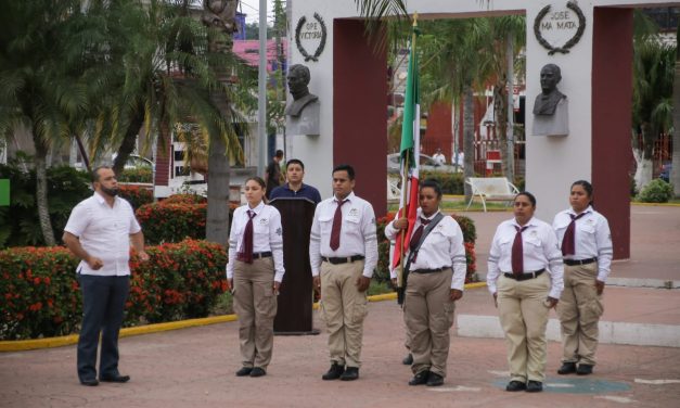 Martínez de la Torre: Encabeza Rodrigo Calderón acto cívico en el parque Mata