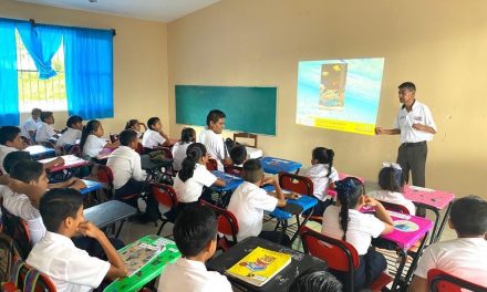 Tecolutla: Platicas sobre el medio ambiente.