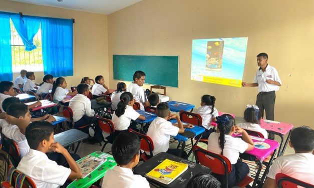 Tecolutla: Platicas sobre el medio ambiente.