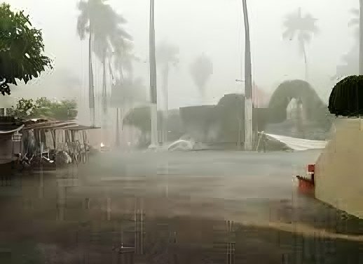 Devastadora tromba deja en ruinas los puestos de comerciantes en Tantoyuca