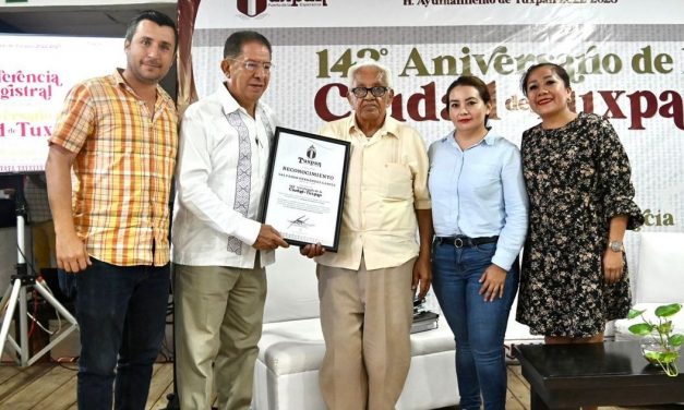 El Cronista de la Ciudad Salvador Hernández disertó la conferencia “142 Aniversario de la Ciudad de Tuxpan”
