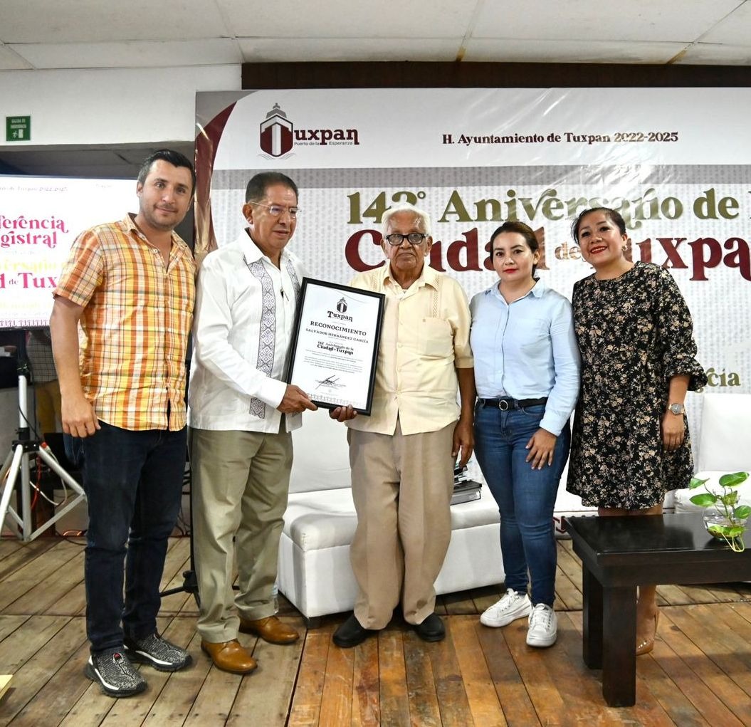 El Cronista de la Ciudad Salvador Hernández disertó la conferencia “142 Aniversario de la Ciudad de Tuxpan”