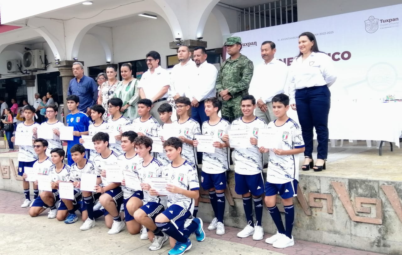En el lunes cívico se recordó el 142 Aniversario de la Ciudad de Tuxpan