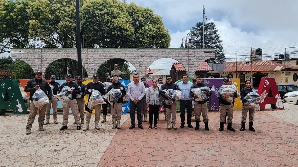 Huayacocotla: Entrega de uniformes, accesorios y equipamiento táctico a Policía Municipal.
