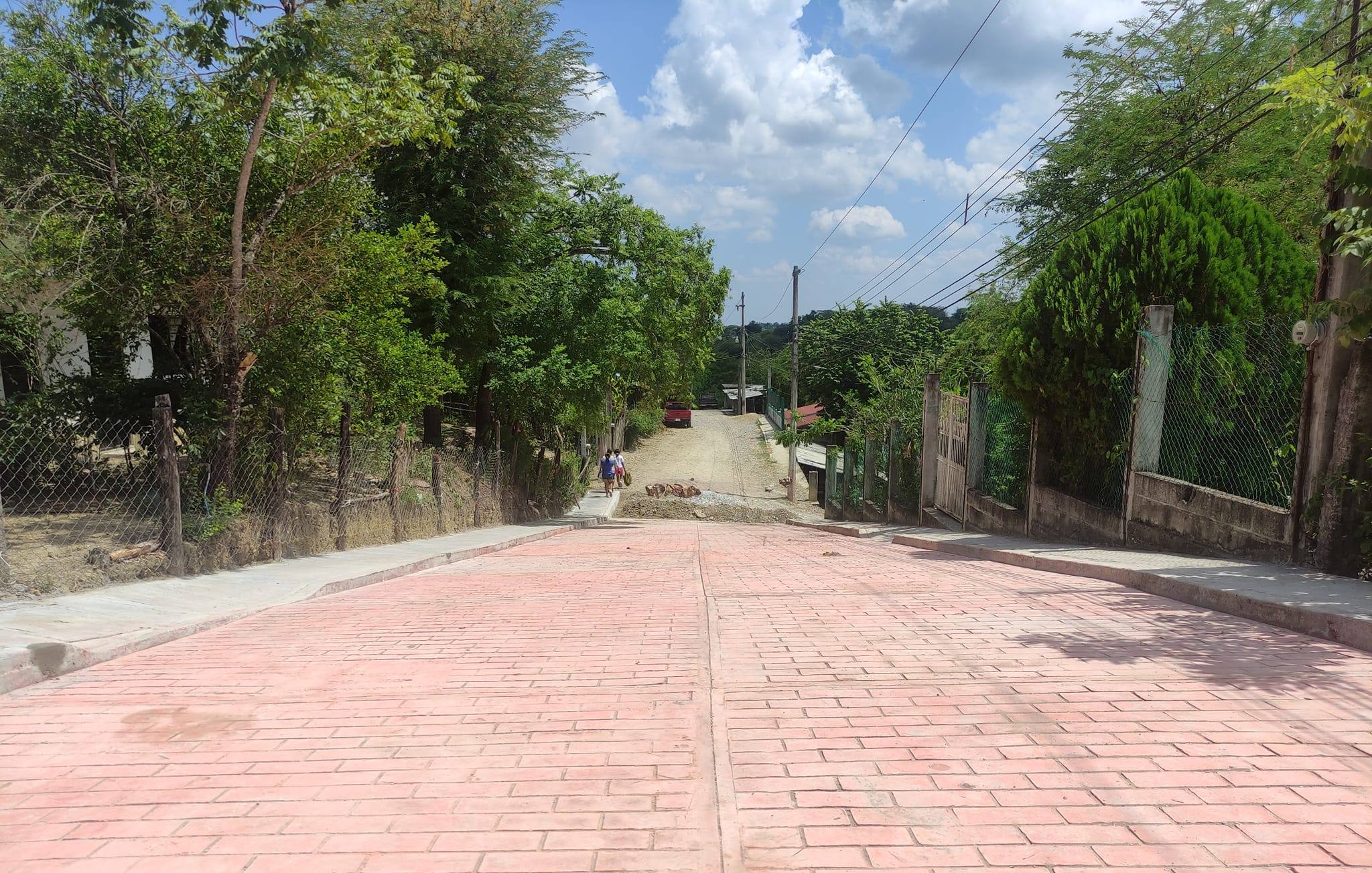 Continúan las obras de mejora en la colonia Ricardo Flores Magón en Tempoal