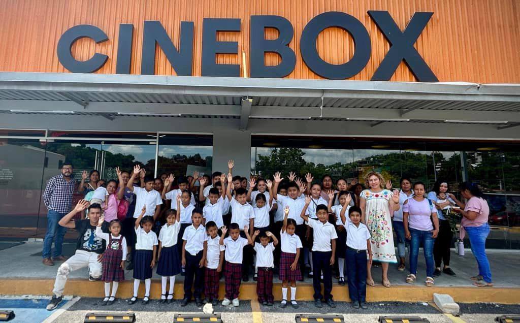 Papantla: Visita de alumnos de El Copal a CINEBOX