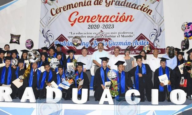 Tantoyuca: Acude como padrino de generación de egresados de TEBA colonia Azteca alcalde JGA