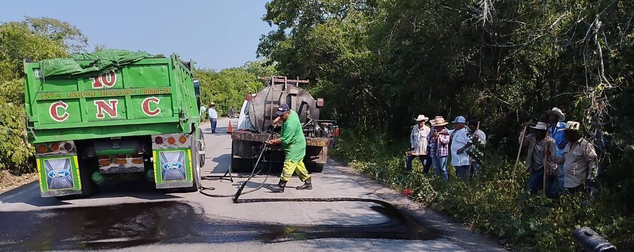 Gobierno municipal atiende tramos viales Tempoal-Pochuco y Tempoal Santa Fe con programa de bacheo