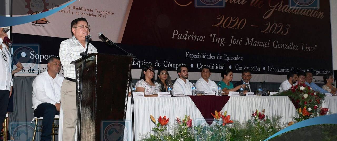 Tantoyuca: Acude alcalde JGA a ceremonia de graduación del CBTis plantel 71