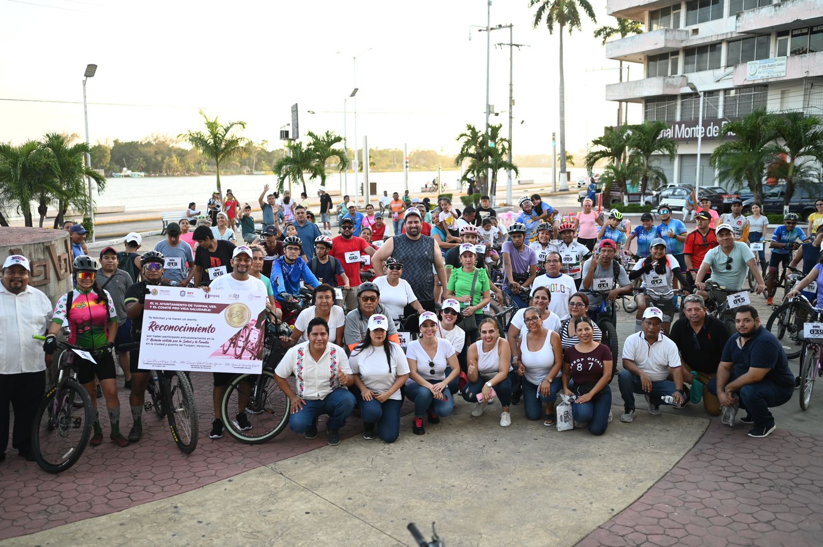 Tuxpan: Familias tuxpeñas participaron activamente en la “Primera Rodada Ciclista por la Salud”