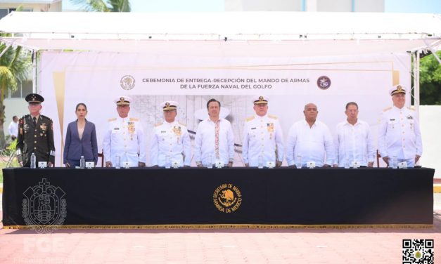 Fiscal general asiste al cambio de comandante de la fuerza naval del golfo